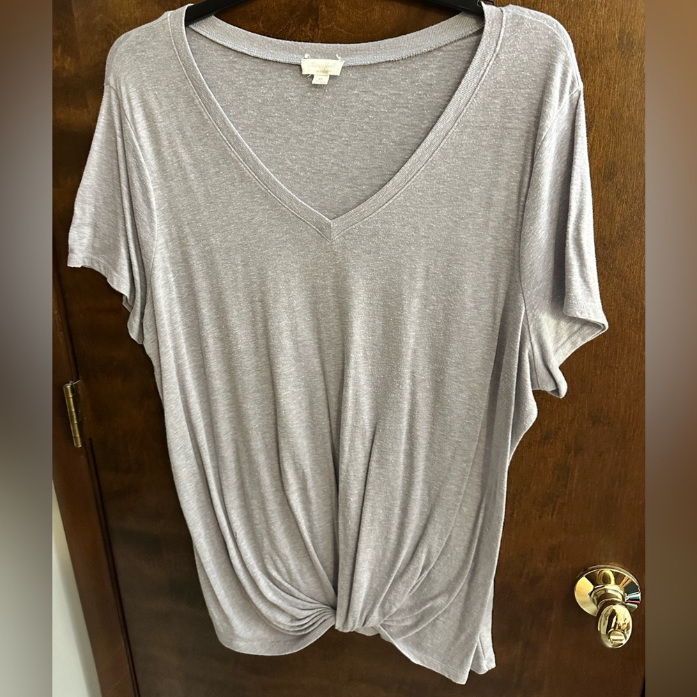 Women’s Plus Size 3X Gray V-neck Short Sleeve T-Shirt.